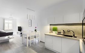 Akuratny Apartment